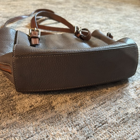 Dooney & Burke Elegant Leather Handbag - gray/brown - small crossbody - Picture 3 of 11